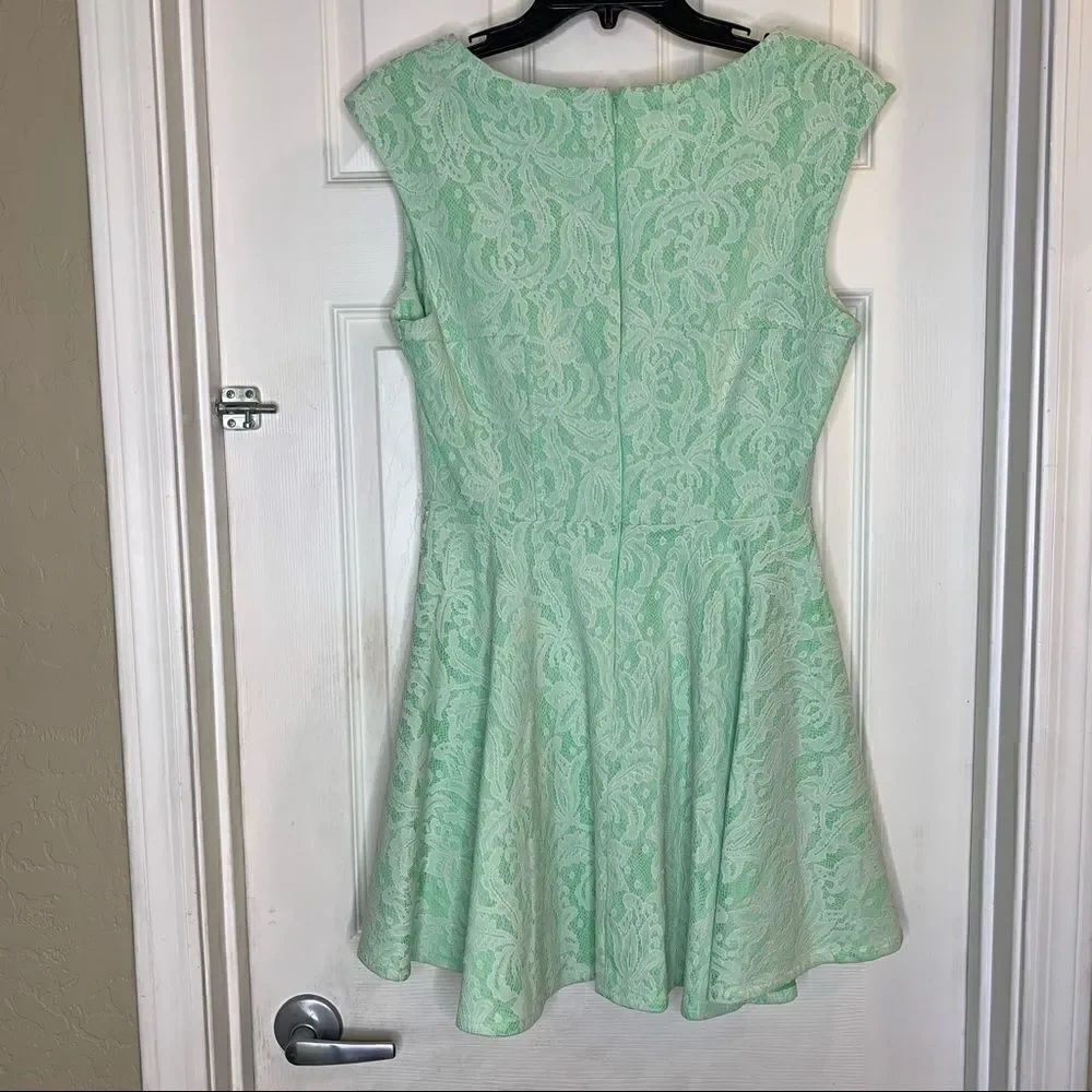 Anthropologie Romeo + Juliet Couture Mint Green Lace Skater Dress Size Medium